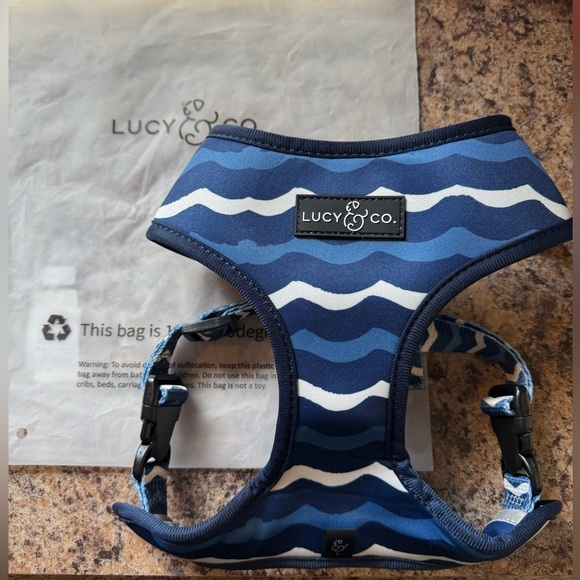 🦮 Lucy & Co. Ocean Wave/Shark Reversible Harness - Picture 5 of 6